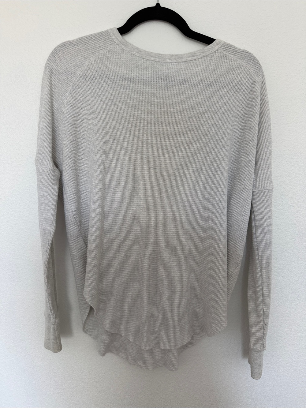TNA Light Gray Waffle Knit Scoop Neck Long Sleeve Top - Picture 2 of 2